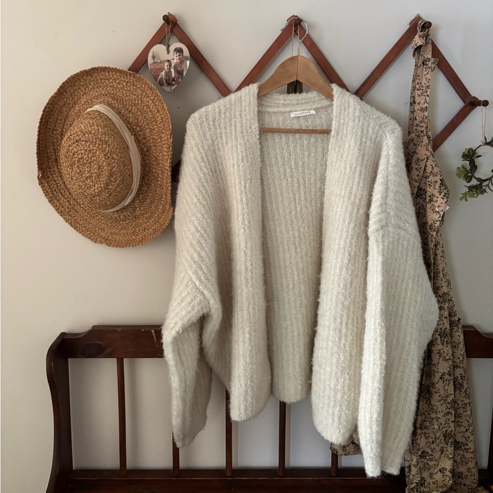Neuflora Abbotsford Cardigan
